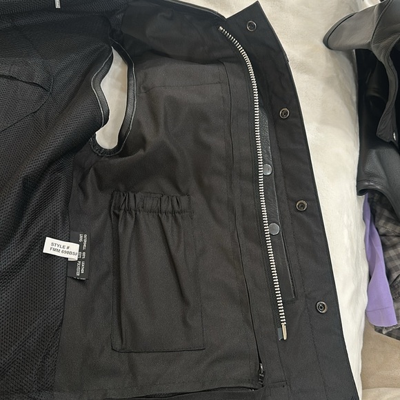 Rider Biker Supply Leather Vest - Picture 4 of 4